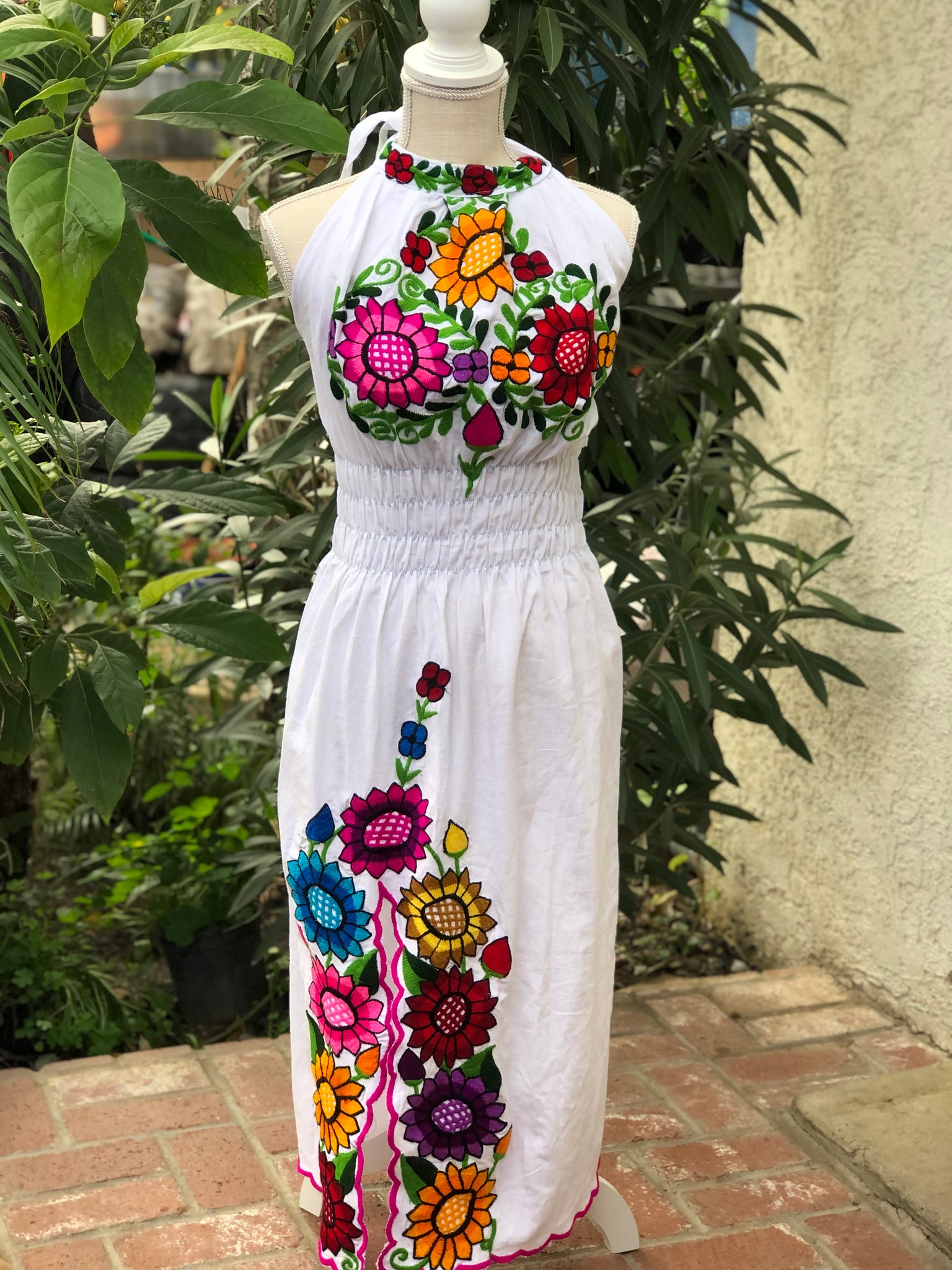 Embroidered Halter Dress, Mexican embroidered Dress, Western Dress. Ve Malintzyn Embroidered Halter Dress, Mexican embroidered Dress, Western Dress. Ve Malintzyn
