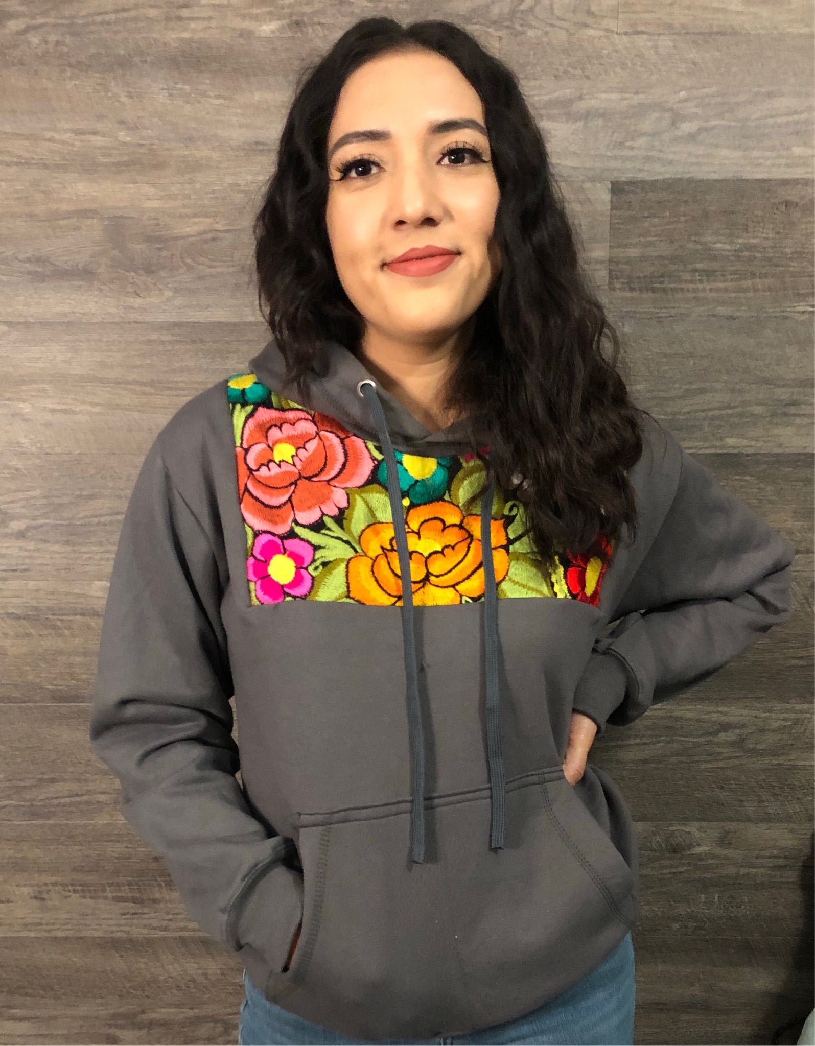 Hoodie with embroidered 2025 flowers